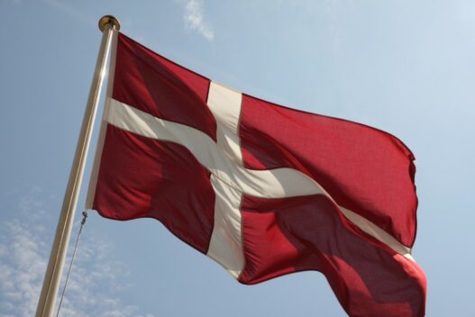 Flagstang med det danske flag